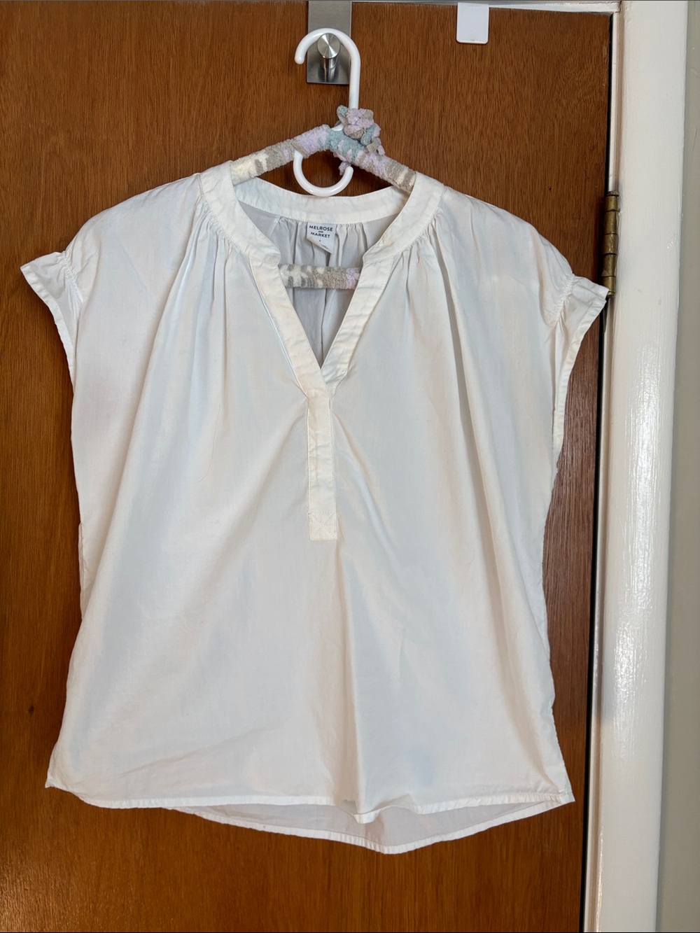 Melrose and Market Cream Split V-Neck Cap Sleeve Blouse